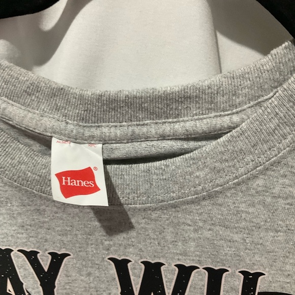 NWOT Women’s Gray Short Sleeve T-Shirt Size Large Stay Wild - Picture 3 of 6